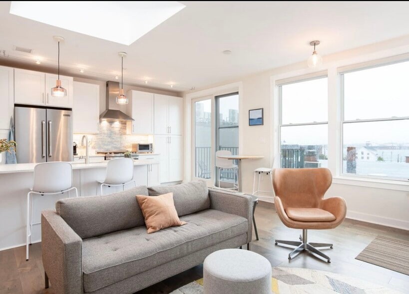 Building Photo - 62 India St