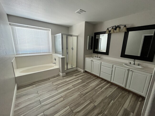 Building Photo - 1134 Kestrel Dr