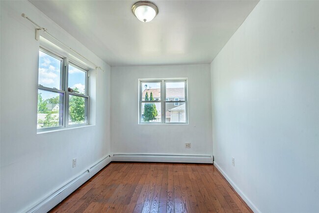 Building Photo - 90-13 181st St