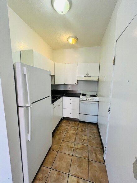 Building Photo - 556 Columbus Ave