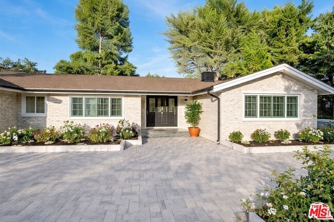 Building Photo - 4732 Del Moreno Dr