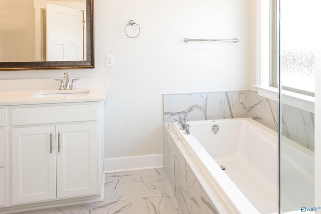 Building Photo - 14705 Greenleaf Dr