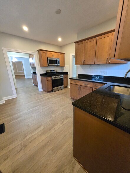 Building Photo - 4 Woodville Ter
