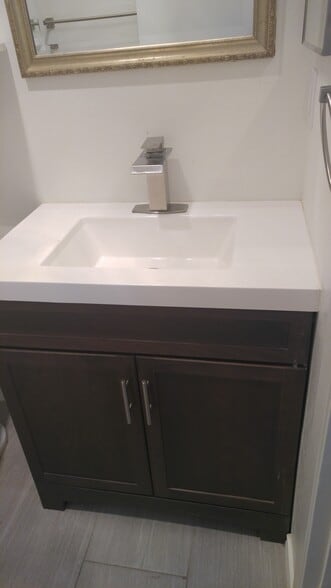 Master bath. - 104 Cockerham St