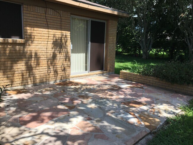 Flagstone patio - 1307 College Dr