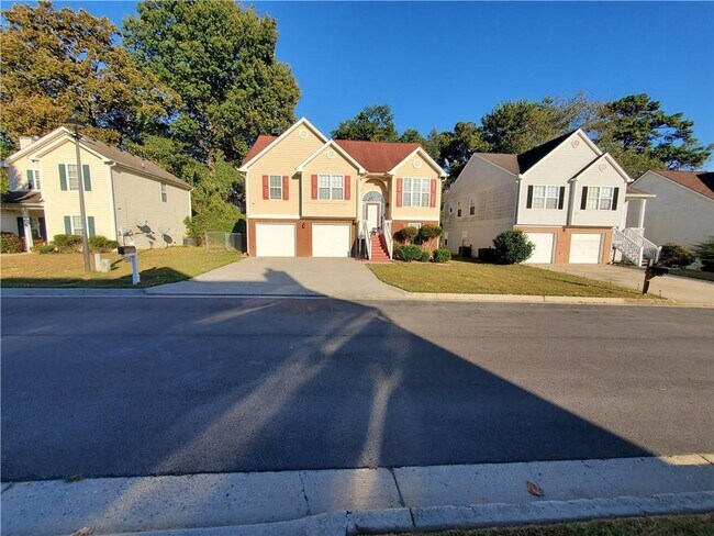 Building Photo - 5450 Twin Lakes Dr