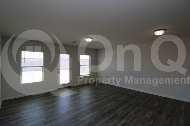 Building Photo - 961 W Verde Ln