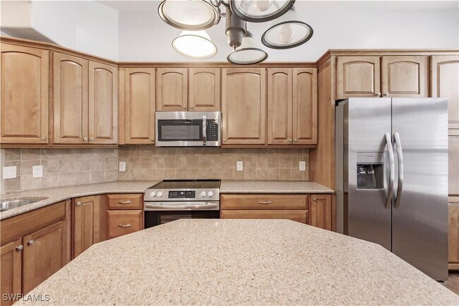 Building Photo - 2615 6th St W