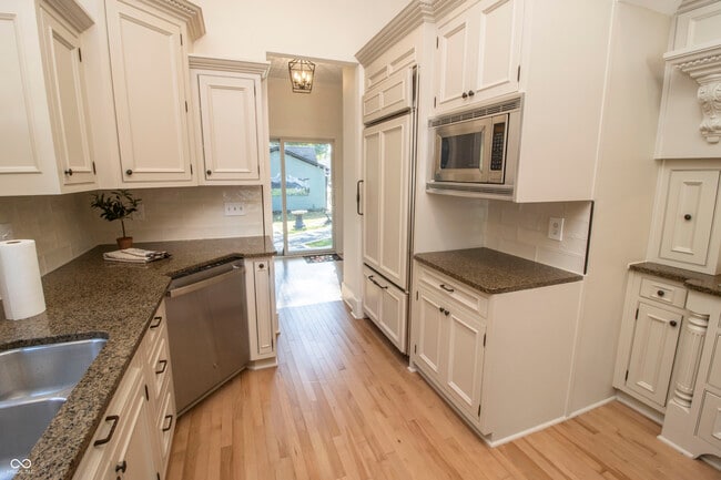 Building Photo - 1383 Cherry St