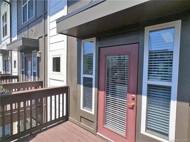 Building Photo - Room in 3 Bedroom Townhome at Seigle Point Dr