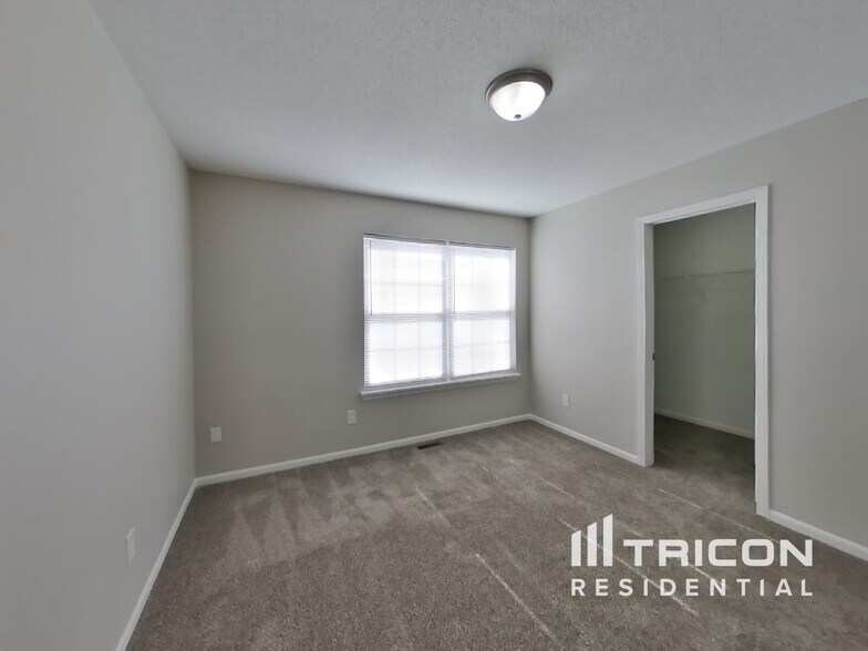 Building Photo - 484 Brookstone Dr