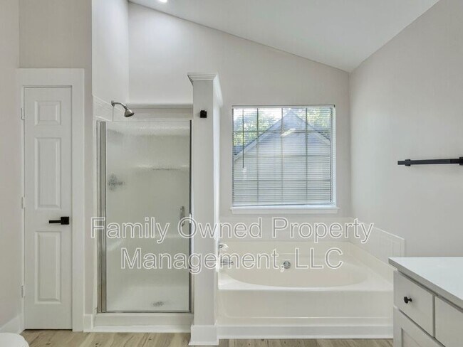 Building Photo - 105 Mallory Dr