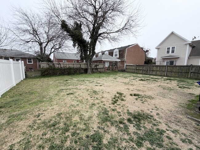 Building Photo - 1366 Baychester Ave