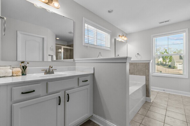 Building Photo - 230 Parrish Ln