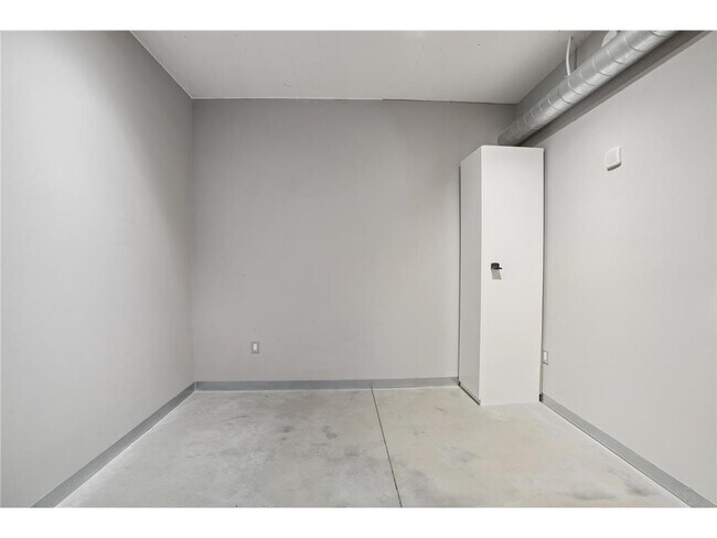 Building Photo - 2929 Chicago Ave