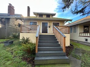 Building Photo - Charming Queen Anne Home AVAILABLE NOW