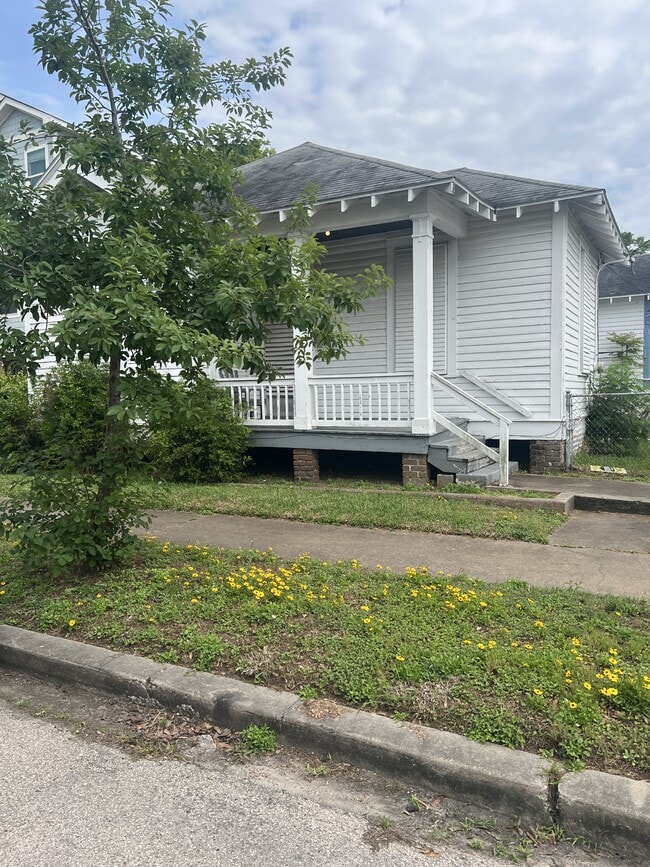Building Photo - 3927 Avenue M