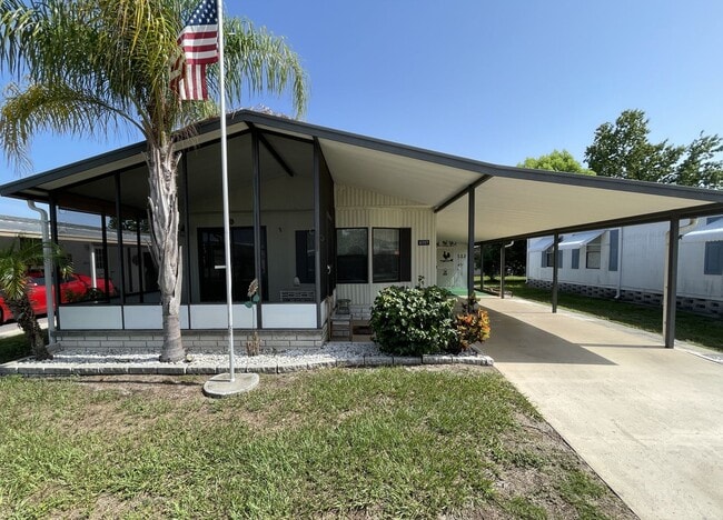 Primary Photo - 2/2 in Harbour View Mobile Manor (40+)