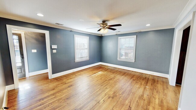Building Photo - 2014 Roslyn Ave