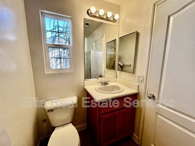 Building Photo - 750 Broadway