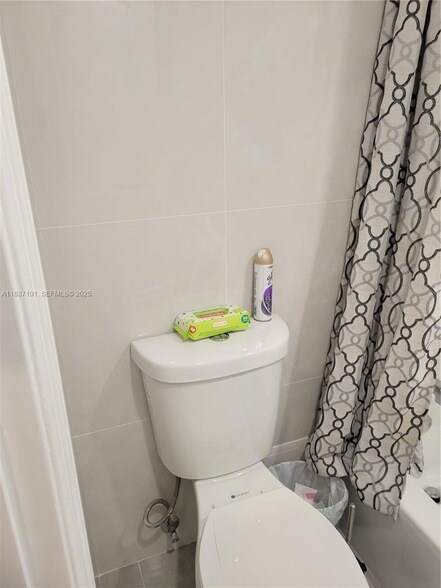 Building Photo - 3401 N Country Club Dr