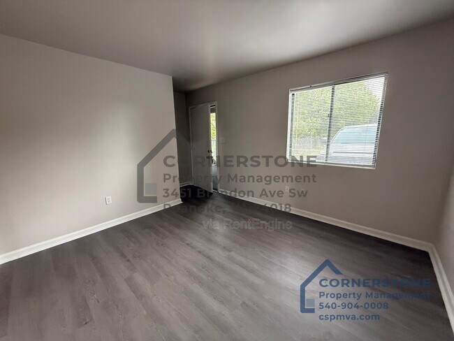 Building Photo - 106 Lee Ave NE