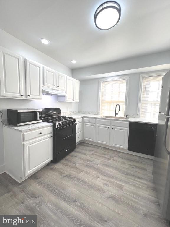 Building Photo - 405 N 2nd St