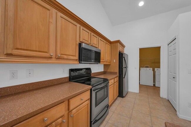Building Photo - 214 SW Milburn Cir