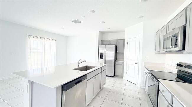Building Photo - 1033 Waterfall Blvd