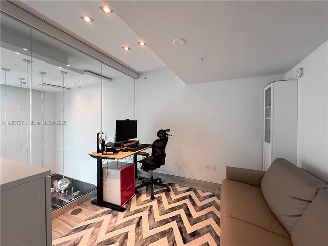 Building Photo - 350 S Miami Ave