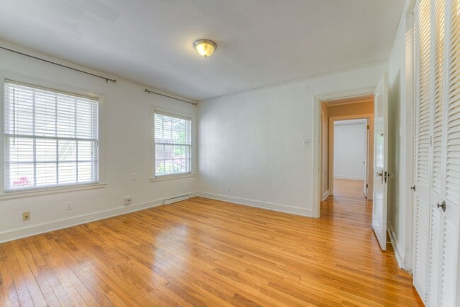 Building Photo - Beautiful 3 bed/3 full baths PLUS flex spa...