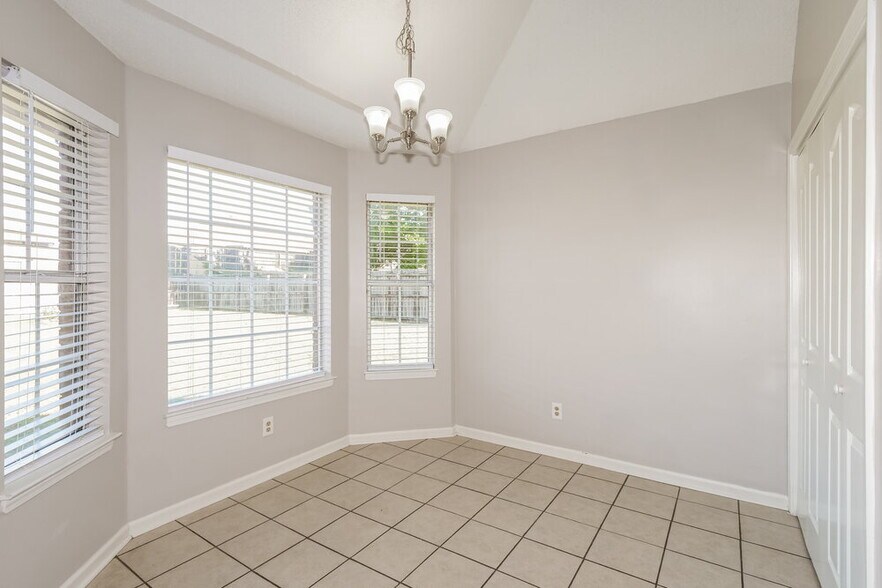 Building Photo - 2068 Heather Ridge