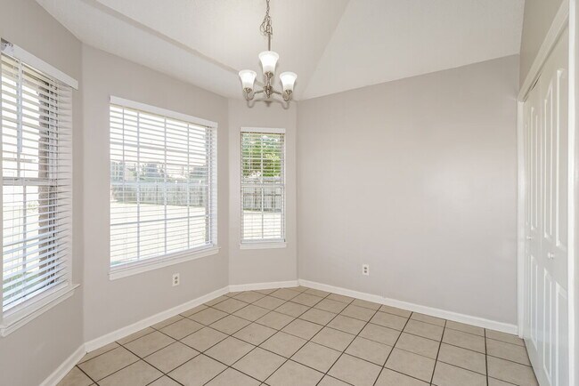 Building Photo - 2068 Heather Ridge