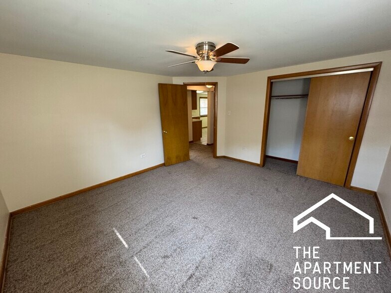 Building Photo - 4752 N Menard Ave