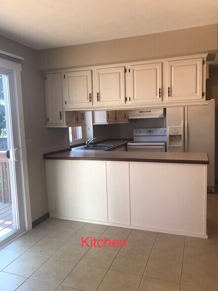 Kitchen - 917 Lattavo St NE