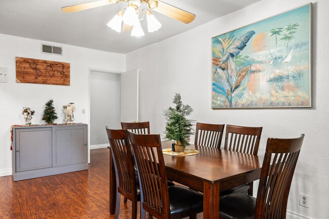 Building Photo - 1250 Stratford Ln