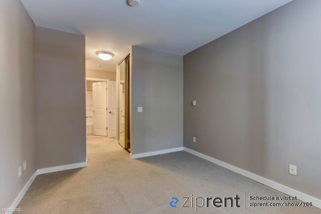 Building Photo - 1 br, 1 bath Condo - 6400 Christie Ave, Em...