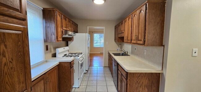 Building Photo - 4924 Hipp St