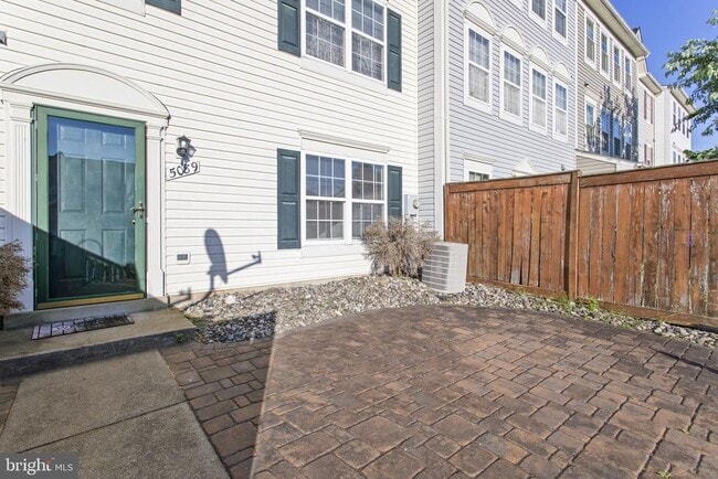 Building Photo - 5089 Stapleton Terrace