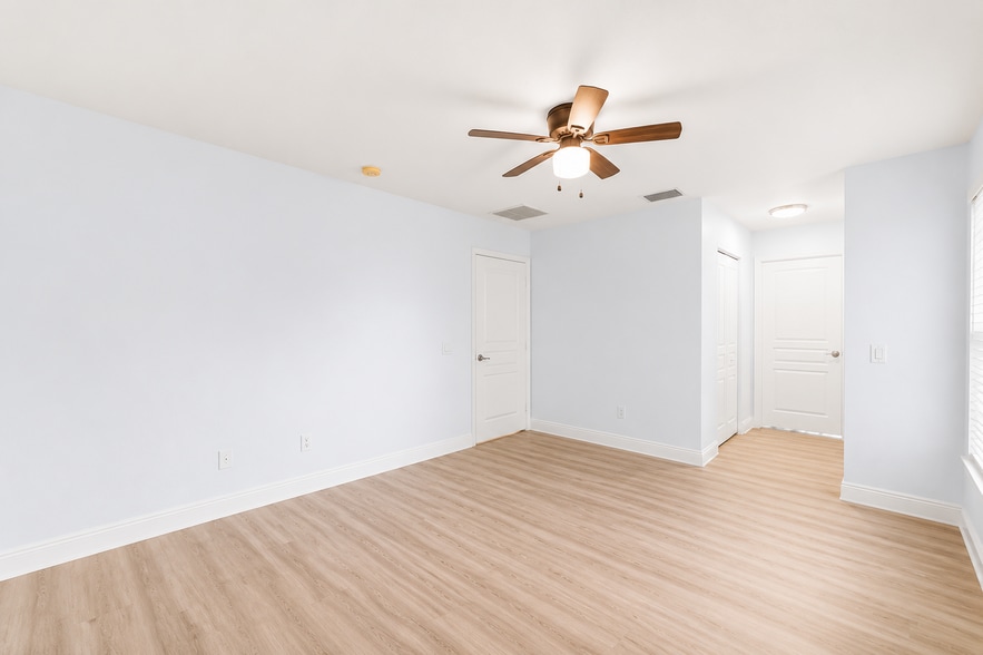 Building Photo - 5477 Queenship Ct