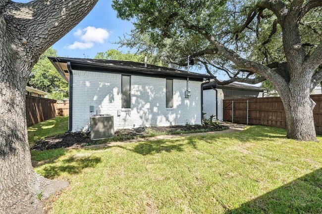 Building Photo - 4303 Blackheath Rd