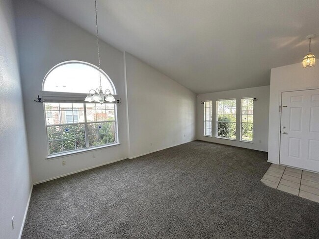 Building Photo - 909 Settlement Cove