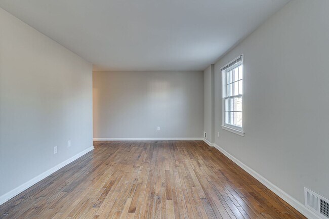 Building Photo - Renovated Home in Pinewood Lake Neighborhood