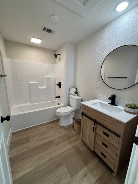 Building Photo - 613 N 2nd St