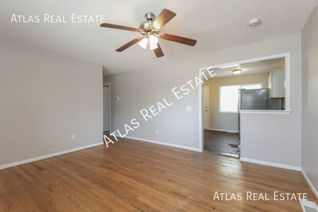 Building Photo - Cozy 3 Bed 1 Bath Home in Central Aurora!!...