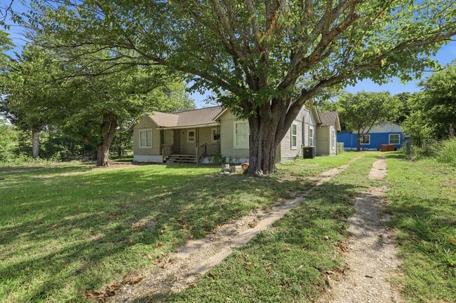 Building Photo - 808 Mill St
