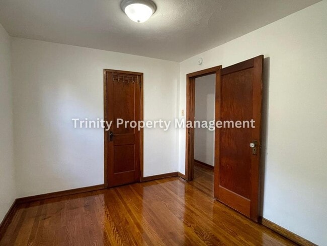 Building Photo - 609 Duff Ave