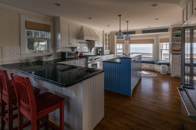 Building Photo - 159 Beach Ave