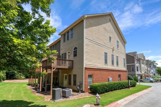 Building Photo - 2301 Marion Walk Dr SE