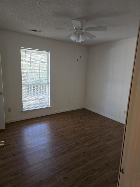 Building Photo - 180 Pinewood Dr